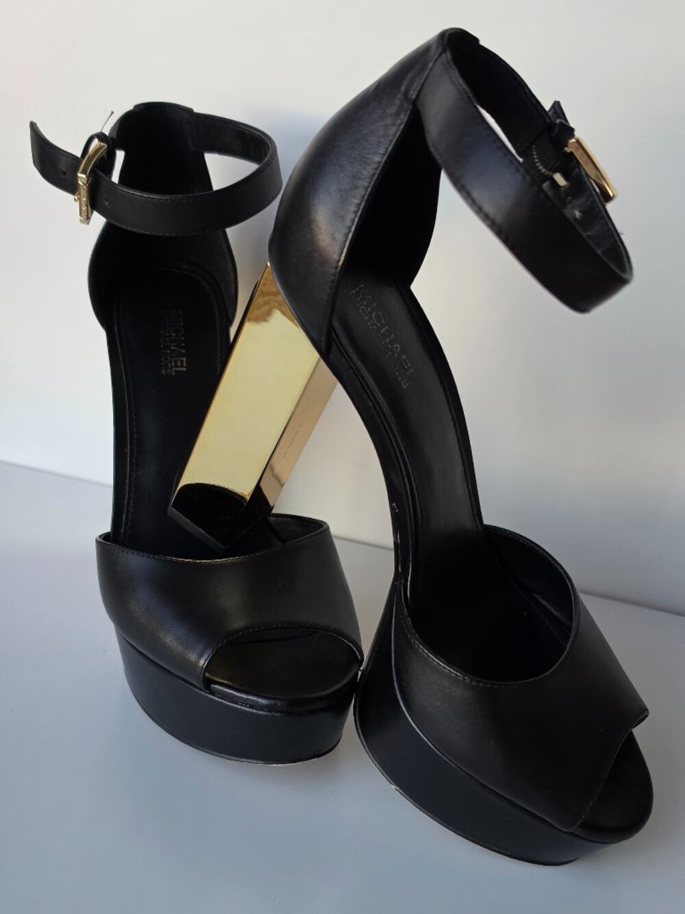 Michael Kors Petra Platform leather Black & Gold Sandal - Picture 7 of 11
